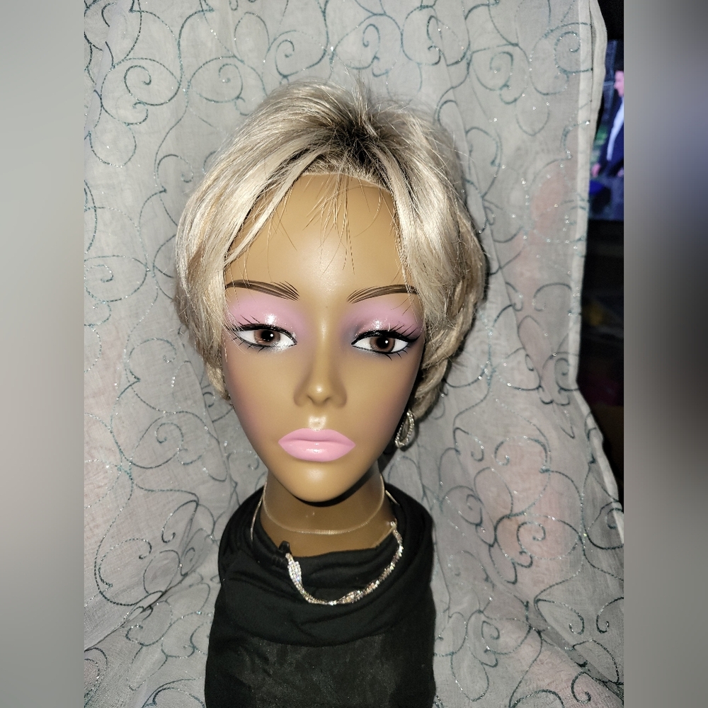 Ellen Wille Wig In Platinum Blonde Rooted - Picture 2 of 16